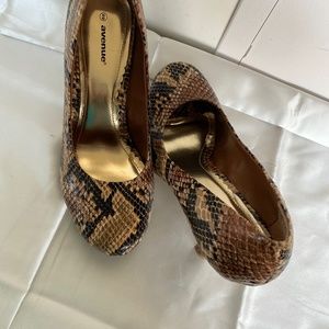 Faux SnakeSkin Short Pumps